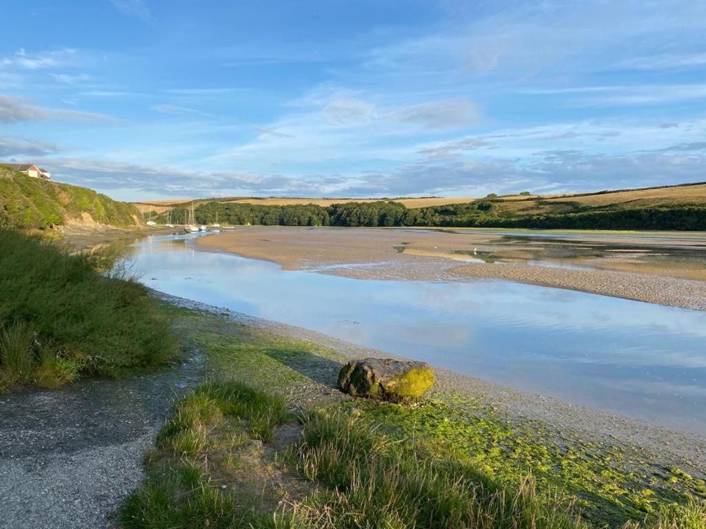 1 Chatsworth Riverscape Apartments - Riverview Apartment In Great Location With Free Parking Overlooking The Gannel Just A Short Walk From Newquays Incredible Beaches And Local Amenities New Quay Екстериор снимка
